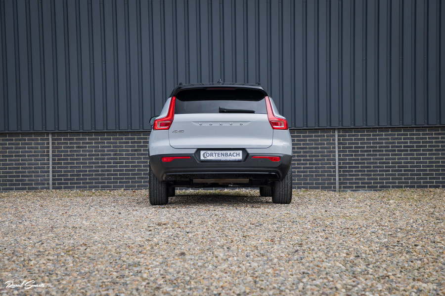 Volvo XC40 1.5 T5 Recharge R-Design | Panorama dak | Zwenkbare trekhaak | Apple carplay |