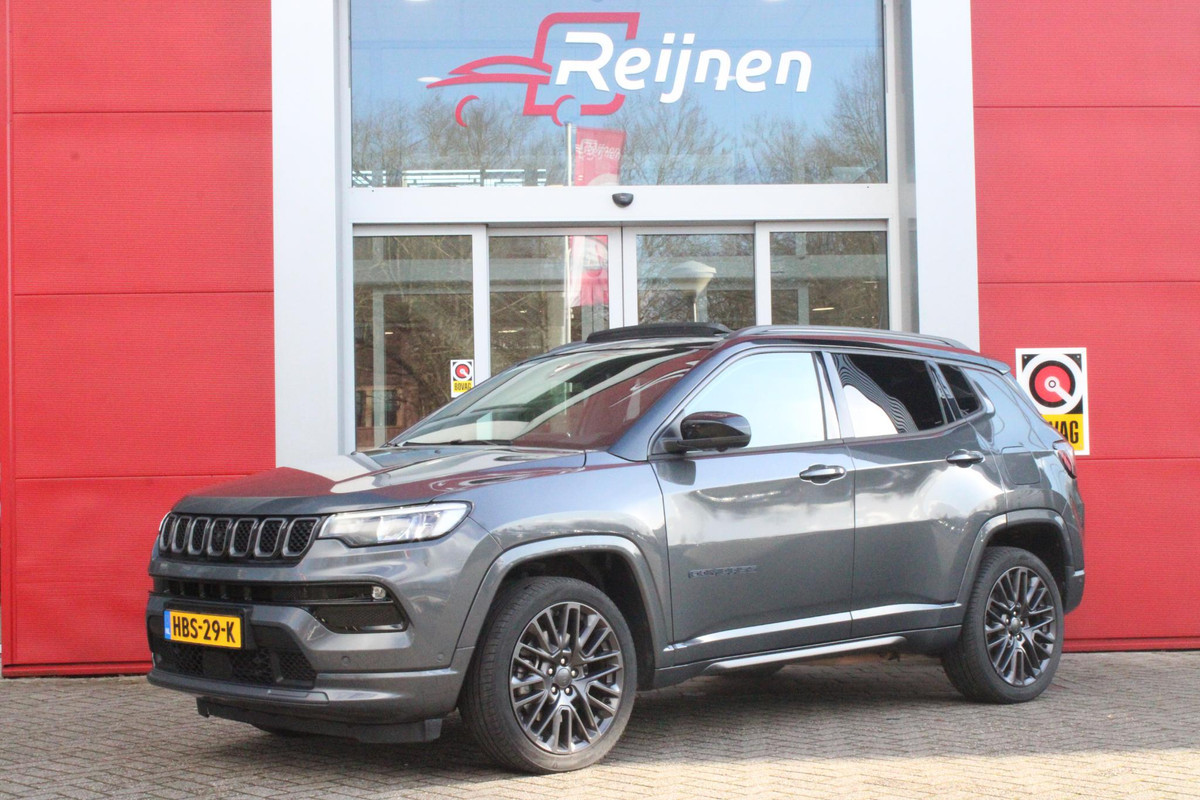 Jeep Compass 4xe 240PK Plug-in Hybrid S | PANORAMISCH SCHUIF/KANTELDAK | ALPINE AUDIO SYSTEM | ELEKTRISCH VERSTELBARE VOORSTOELEN | 360° CAMERA | KEYLESS ENTRY/START | LEDEREN BEKLEDING | DRAADLOZE APPLE CARPLAY/ANDROID AUTO | NAVIGATIE | DODEHOEK DETECTIE | DRAADLOZE TELEFOONLADER | STOEL/STUUR VERWARMING | 19" LICHTMETALEN VELGEN |