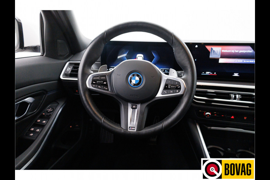 BMW 3 Serie Touring 330e Touring M-sport LCI 292 PK | Camera | Adap. Cruise | Active guard plus Led, Navi, App. connect, Elec. klep, Stoel- en Stuurverwarming, nw. model!