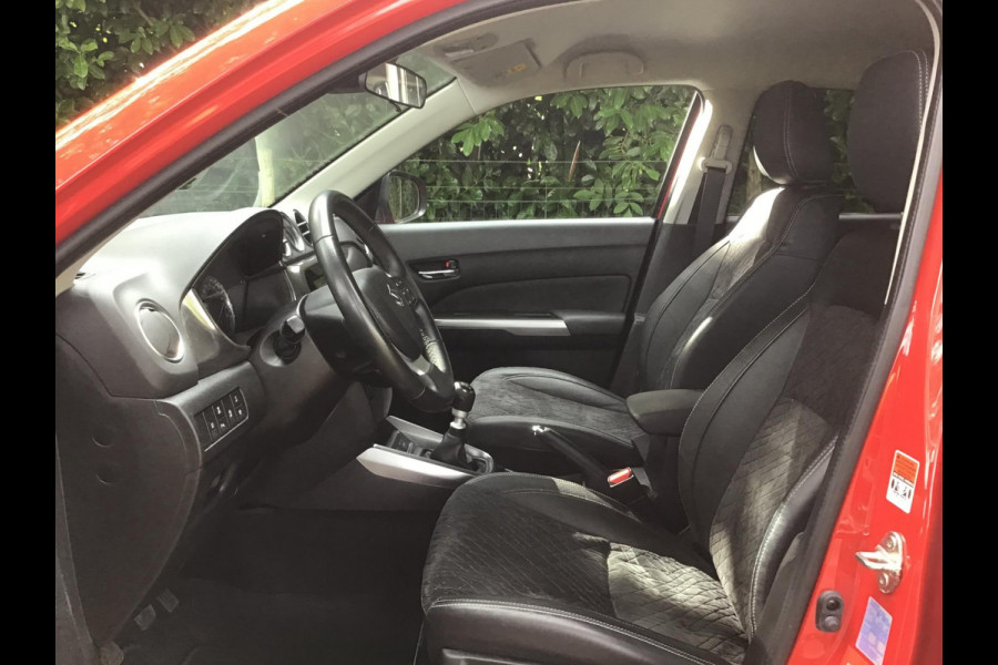 Suzuki Vitara 1.4 Boosterjet Style Smart Hybrid. 1e eig./dealeronderhouden met 2 jr. APK