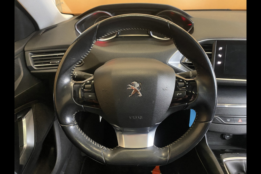 Peugeot 308 1.2 PureTech Blue Lease Executive panodak navi winterset