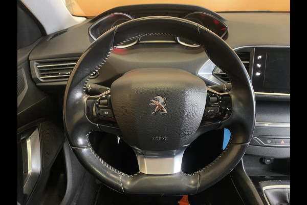 Peugeot 308 1.2 PureTech Blue Lease Executive panodak navi winterset