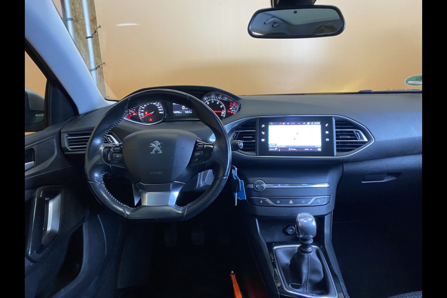 Peugeot 308 1.2 PureTech Blue Lease Executive panodak navi winterset