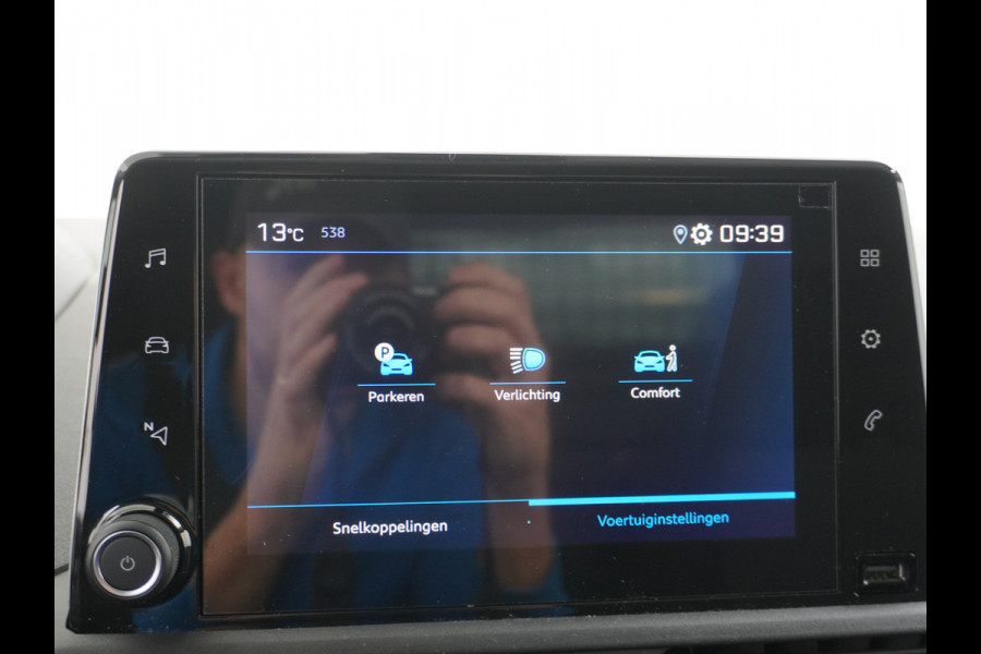 Peugeot Partner HDI 102pk Apple Carplay Android Navi Airco Cruise Control Pdc DAB Bluetooth Carkit 1.5 BlueHDI Premium Schuifdeur Achterdeuren met ruit Connected Electr.ramen en Spiegels CV-Afstandbediend 1500kg trekvermogen!