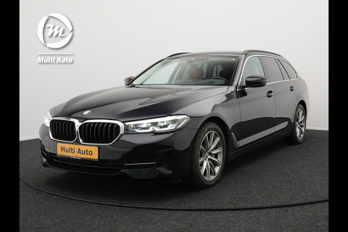 BMW 5 Serie Touring 530i Sportline Automaat | Lederen Sportstoelen Elektrisch & Verwarmd | Head Up | Virtual | Navigatie Groot | Apple Carplay | Camera | L.M. 18" | DAB |