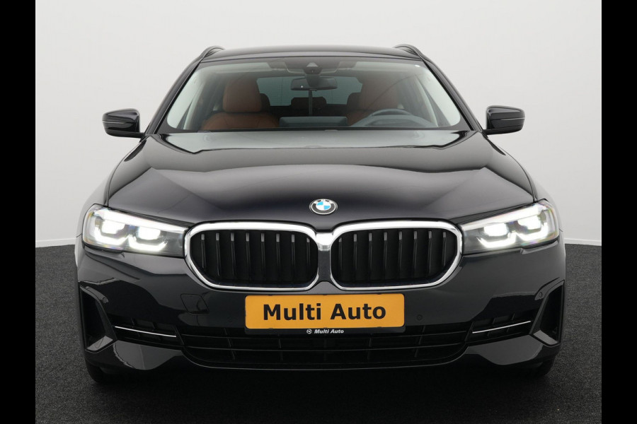 BMW 5 Serie Touring 530i Sportline Automaat | Lederen Sportstoelen Elektrisch & Verwarmd | Head Up | Virtual | Navigatie Groot | Apple Carplay | Camera | L.M. 18" | DAB |