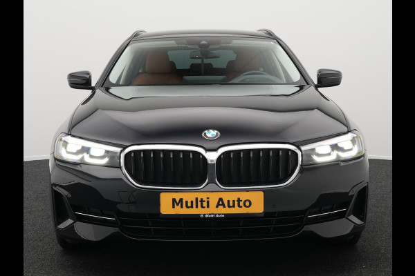 BMW 5 Serie Touring 530i Sportline Automaat | Lederen Sportstoelen Elektrisch & Verwarmd | Head Up | Virtual | Navigatie Groot | Apple Carplay | Camera | L.M. 18" | DAB |