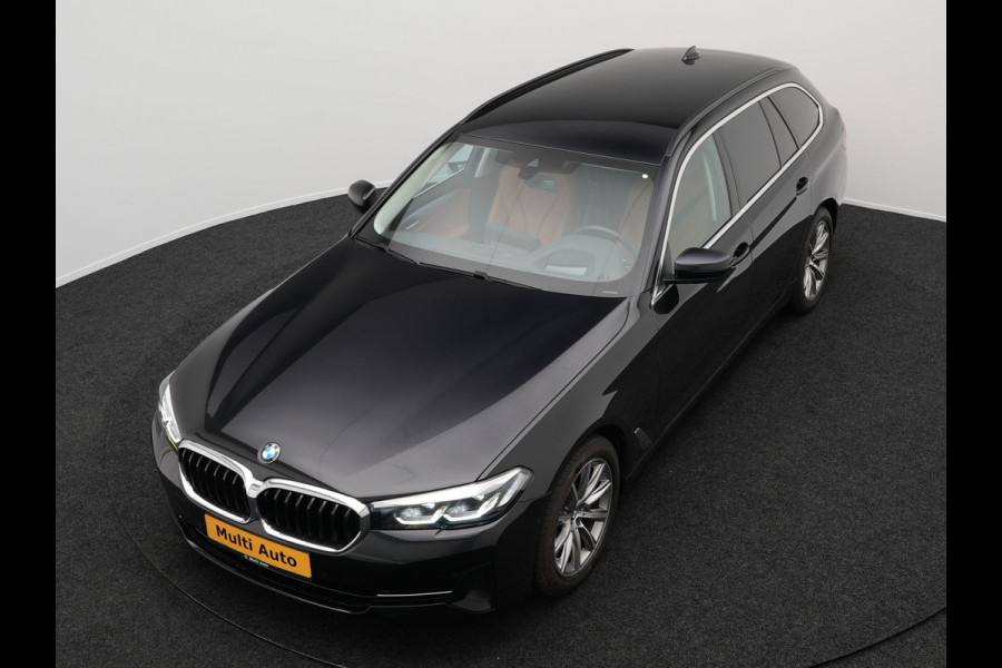 BMW 5 Serie Touring 530i Sportline Automaat | Lederen Sportstoelen Elektrisch & Verwarmd | Head Up | Virtual | Navigatie Groot | Apple Carplay | Camera | L.M. 18" | DAB |