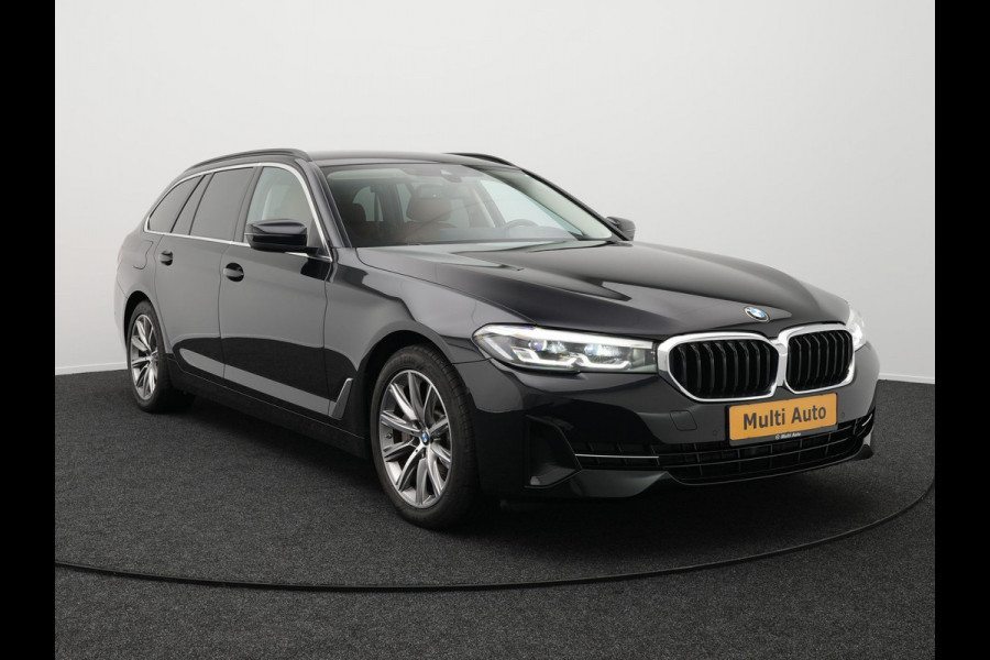 BMW 5 Serie Touring 530i Sportline Automaat | Lederen Sportstoelen Elektrisch & Verwarmd | Head Up | Virtual | Navigatie Groot | Apple Carplay | Camera | L.M. 18" | DAB |