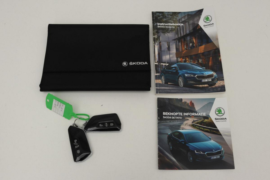 Škoda Octavia 1.0 TSI Business Edition Plus | Leder | Camera | Adaptive cruise | Stoelverwarming | Memory | Sfeerverlichting | Carplay | Full LED