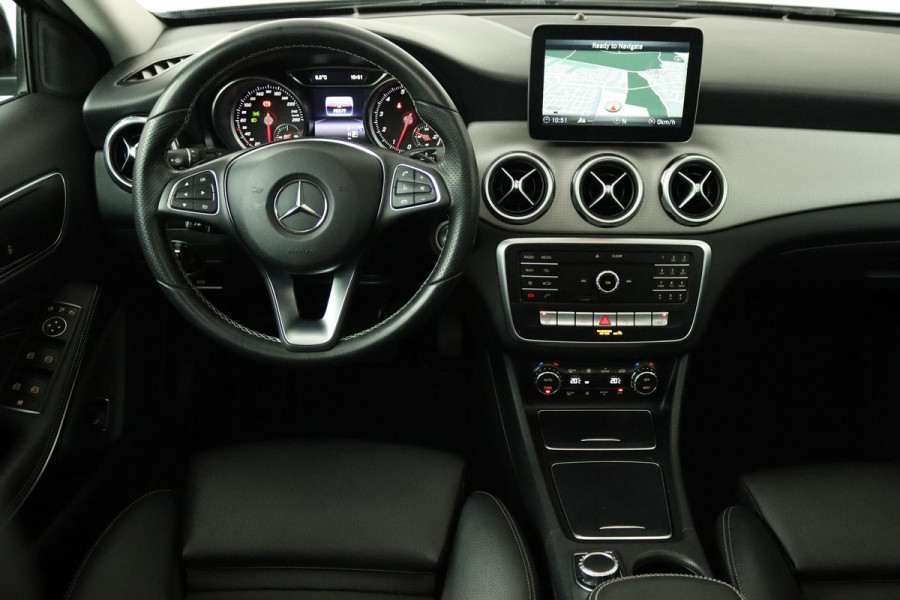 Mercedes-Benz GLA 250 Premium Plus (PANORAMADAK, NAVIGATIE, CLIMA, CAMERA, LED, LEDER, STOELVERWARMING, GOED ONDERHOUDEN)