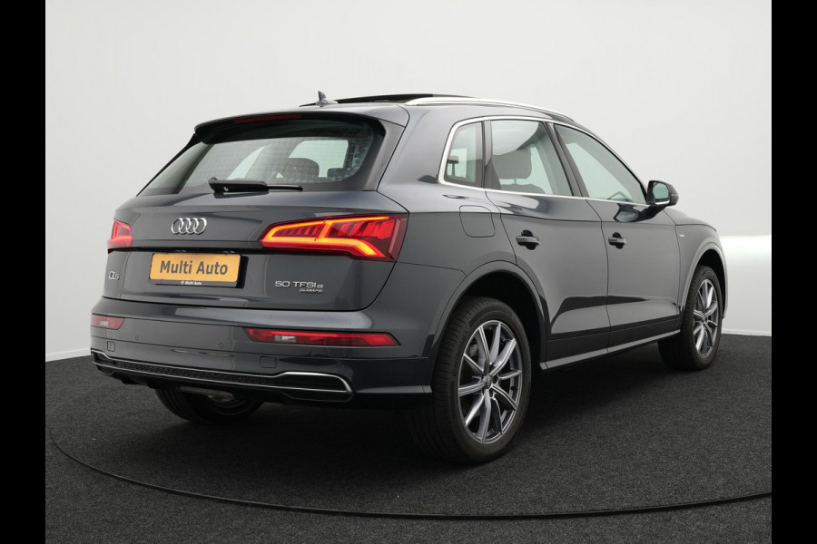 Audi Q5 50 TFSI e quattro S Edition Plug in Hybrid PHEV | Panodak | Trekhaak af Fabriek | Alcantara Sportstoelen Memory | Apple Carplay | Virtual | Navigatie | L.M. 20" | Stoelverwarming | DAB |