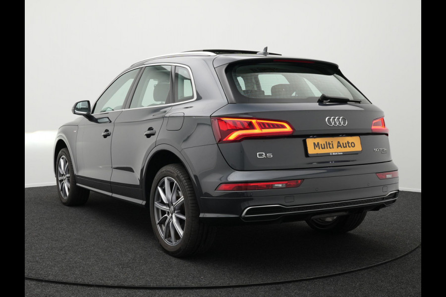 Audi Q5 50 TFSI e quattro S Edition Plug in Hybrid PHEV | Panodak | Trekhaak af Fabriek | Alcantara Sportstoelen Memory | Apple Carplay | Virtual | Navigatie | L.M. 20" | Stoelverwarming | DAB |