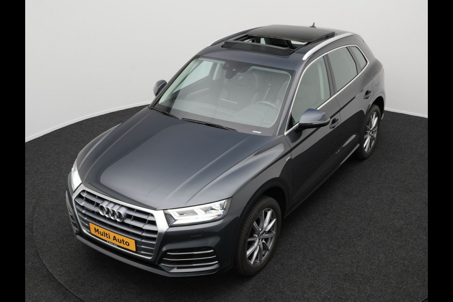 Audi Q5 50 TFSI e quattro S Edition Plug in Hybrid PHEV | Panodak | Trekhaak af Fabriek | Alcantara Sportstoelen Memory | Apple Carplay | Virtual | Navigatie | L.M. 20" | Stoelverwarming | DAB |