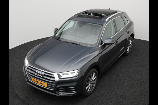 Audi Q5 50 TFSI e quattro S Edition Plug in Hybrid PHEV | Panodak | Trekhaak af Fabriek | Alcantara Sportstoelen Memory | Apple Carplay | Virtual | Navigatie | L.M. 20" | Stoelverwarming | DAB |