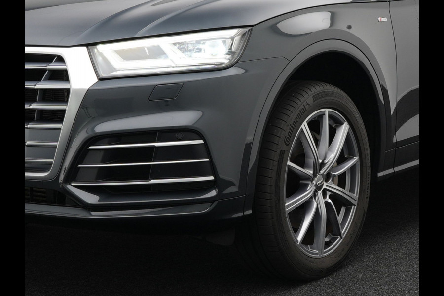 Audi Q5 50 TFSI e quattro S Edition Plug in Hybrid PHEV | Panodak | Trekhaak af Fabriek | Alcantara Sportstoelen Memory | Apple Carplay | Virtual | Navigatie | L.M. 20" | Stoelverwarming | DAB |