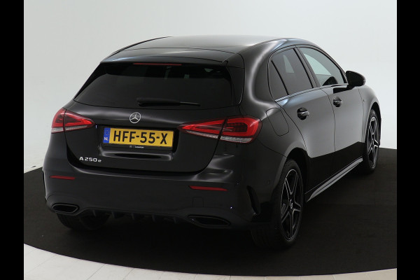 Mercedes-Benz A-Klasse 250 e AMG Plug-In Hybride | AMG Styling | Night Pakket | Sfeerverlichting| Navigatie| Nightpakket | Dodehoekdetectie | Inclusief 24 maanden MB Certified garantie voor Europa.