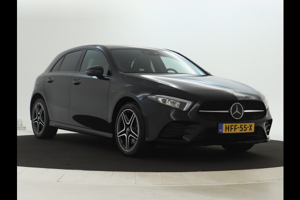 Mercedes-Benz A-Klasse 250 e AMG Plug-In Hybride | AMG Styling | Night Pakket | Sfeerverlichting| Navigatie| Nightpakket | Dodehoekdetectie | Inclusief 24 maanden MB Certified garantie voor Europa.