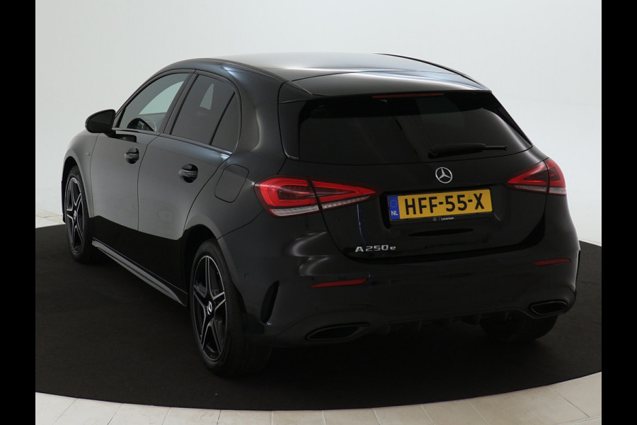 Mercedes-Benz A-Klasse 250 e AMG Plug-In Hybride | AMG Styling | Night Pakket | Sfeerverlichting| Navigatie| Nightpakket | Dodehoekdetectie | Inclusief 24 maanden MB Certified garantie voor Europa.