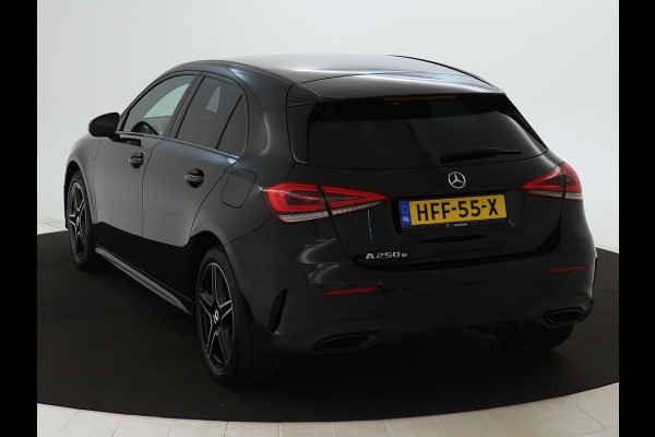 Mercedes-Benz A-Klasse 250 e AMG Plug-In Hybride | AMG Styling | Night Pakket | Sfeerverlichting| Navigatie| Nightpakket | Dodehoekdetectie | Inclusief 24 maanden MB Certified garantie voor Europa.