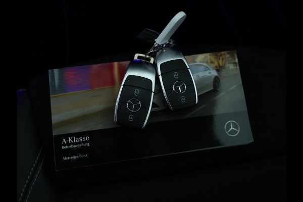 Mercedes-Benz A-Klasse 250 e AMG Plug-In Hybride | AMG Styling | Night Pakket | Sfeerverlichting| Navigatie| Nightpakket | Dodehoekdetectie | Inclusief 24 maanden MB Certified garantie voor Europa.