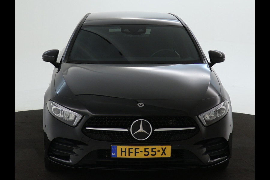 Mercedes-Benz A-Klasse 250 e AMG Plug-In Hybride | AMG Styling | Night Pakket | Sfeerverlichting| Navigatie| Nightpakket | Dodehoekdetectie | Inclusief 24 maanden MB Certified garantie voor Europa.