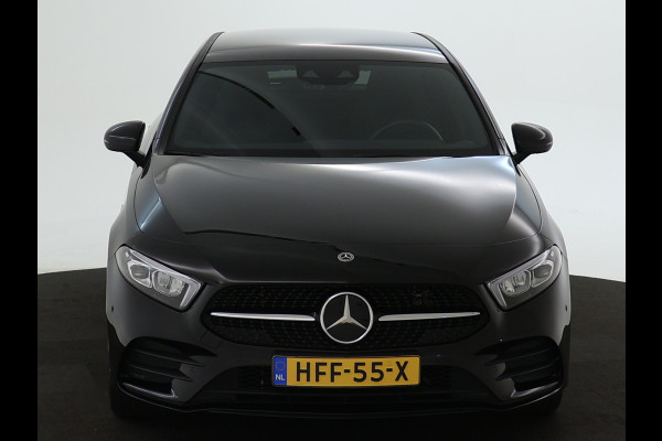 Mercedes-Benz A-Klasse 250 e AMG Plug-In Hybride | AMG Styling | Night Pakket | Sfeerverlichting| Navigatie| Nightpakket | Dodehoekdetectie | Inclusief 24 maanden MB Certified garantie voor Europa.