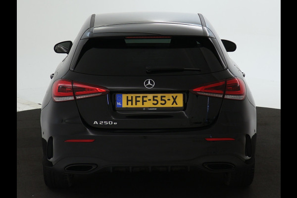 Mercedes-Benz A-Klasse 250 e AMG Plug-In Hybride | AMG Styling | Night Pakket | Sfeerverlichting| Navigatie| Nightpakket | Dodehoekdetectie | Inclusief 24 maanden MB Certified garantie voor Europa.