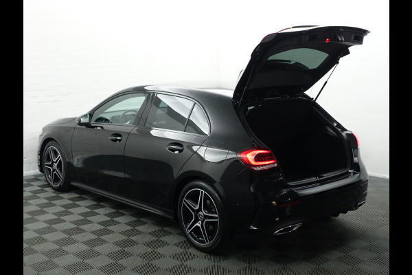 Mercedes-Benz A-Klasse 180 AMG Night Edition Aut- Xenon Led, Camera, Stoelverwarming, Sfeerverlichting, Sport Alcantara Interieur