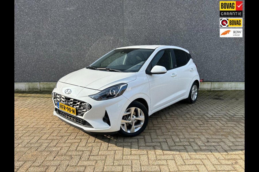 Hyundai i10 1.0 Premium | LUXE UITVOERING | CARPLAY | STOEL/STUUR VERWARMING | LIJNDETECTIE | APK T/M 14-2-2027 | BOVAG-GARANTIE