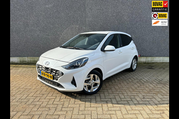 Hyundai i10 1.0 Premium | LUXE UITVOERING | CARPLAY | STOEL/STUUR VERWARMING | LIJNDETECTIE | APK T/M 14-2-2027 | BOVAG-GARANTIE