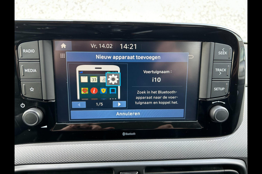 Hyundai i10 1.0 Premium | LUXE UITVOERING | CARPLAY | STOEL/STUUR VERWARMING | LIJNDETECTIE | APK T/M 14-2-2027 | BOVAG-GARANTIE