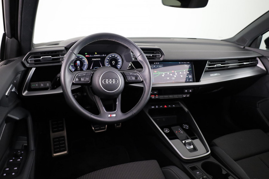 Audi A3 Sportback 45 TFSI e S edition Competition 245pk Plug in Hybrid | Panoramadak | Stoelverwarming | Parkeercamera | Adaptieve cruise controle