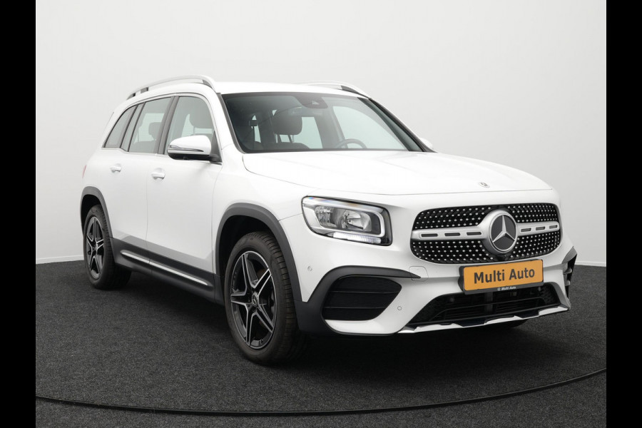 Mercedes-Benz Glb 180 AMG Line Automaat | Lederen Sportstoelen | Navigatie | 360 Camera | Apple Carplay | L.M. 19" | Stoelverwarming | DAB |