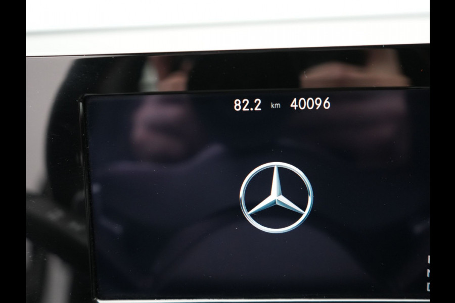 Mercedes-Benz Glb 180 AMG Line Automaat | Lederen Sportstoelen | Navigatie | 360 Camera | Apple Carplay | L.M. 19" | Stoelverwarming | DAB |