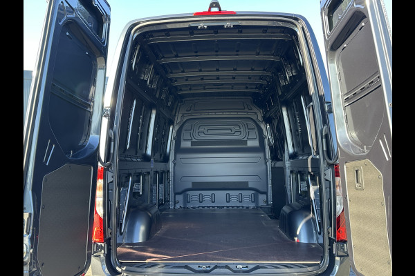 Mercedes-Benz Sprinter 319 CDI 9G-TRONIC / L2H2 / 3.5 TON TREKKEN / CAMERA / CRUISE / AIRCO / STOELVERWARMING / GEVEERDE STOEL