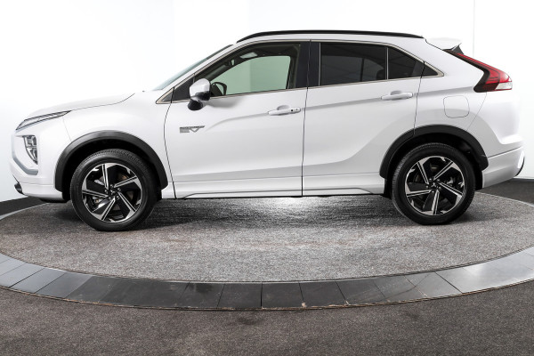 Mitsubishi Eclipse Cross 2.4 PHEV Instyle - Automaat | Winterpakket | Adapt. Cruise | PDC | 360 Camera | NAV + App. Connect | ECC | LM 18" |