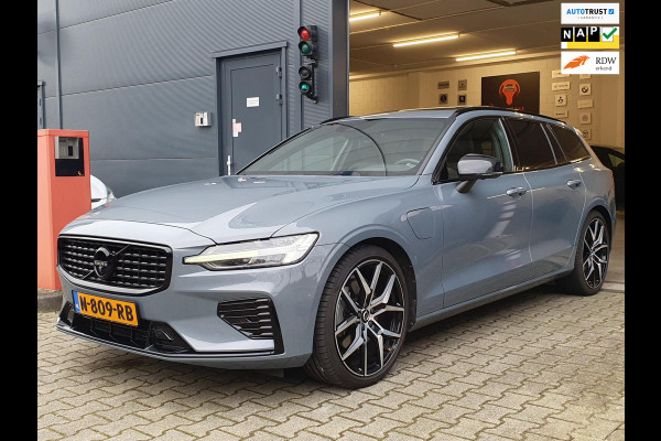 Volvo V60 2.0 T8 Recharge AWD R-Design - 1 JR GARANTIE / EXTRA SET / TREKHAAK / PANO / 360CAM / H-K / LEDER+MEMORY / VOORRUITVERW!