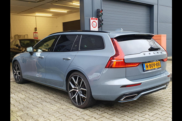 Volvo V60 2.0 T8 Recharge AWD R-Design - 1 JR GARANTIE / EXTRA SET / TREKHAAK / PANO / 360CAM / H-K / LEDER+MEMORY / VOORRUITVERW!