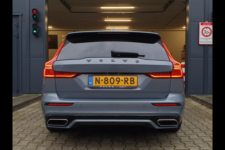 Volvo V60 2.0 T8 Recharge AWD R-Design - 1 JR GARANTIE / EXTRA SET / TREKHAAK / PANO / 360CAM / H-K / LEDER+MEMORY / VOORRUITVERW!