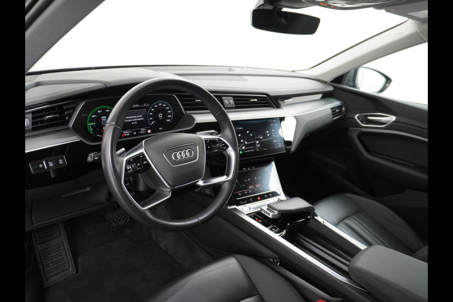 Audi e-tron e-tron 95kWh 408PK 55 Advanced Pro Line Plus Adaptive Cruise Control Quattro 95 kWh 104.000 Nieuw 20" Luchtvering Apple Android  Active-Lane-Assist Connected-Services Bordherkenning Comfort-Sleutel Akoestische zijruiten DAB WiFi Audi-Phone-box Deursluithulp Keyless PTC-Verwarming Bang&Olufsen Spoorwissel-Assist Trekhaak-voorbereid (1800kg) Automatische-NiveauRegeling Fase 3 laden