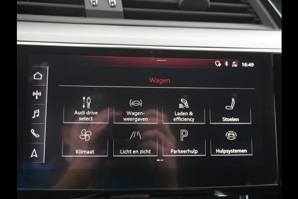 Audi e-tron e-tron 95kWh 408PK 55 Advanced Pro Line Plus Adaptive Cruise Control Quattro 95 kWh 104.000 Nieuw 20" Luchtvering Apple Android  Active-Lane-Assist Connected-Services Bordherkenning Comfort-Sleutel Akoestische zijruiten DAB WiFi Audi-Phone-box Deursluithulp Keyless PTC-Verwarming Bang&Olufsen Spoorwissel-Assist Trekhaak-voorbereid (1800kg) Automatische-NiveauRegeling Fase 3 laden