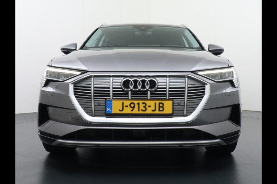 Audi e-tron e-tron 95kWh 408PK 55 Advanced Pro Line Plus Adaptive Cruise Control Quattro 95 kWh 104.000 Nieuw 20" Luchtvering Apple Android  Active-Lane-Assist Connected-Services Bordherkenning Comfort-Sleutel Akoestische zijruiten DAB WiFi Audi-Phone-box Deursluithulp Keyless PTC-Verwarming Bang&Olufsen Spoorwissel-Assist Trekhaak-voorbereid (1800kg) Automatische-NiveauRegeling Fase 3 laden