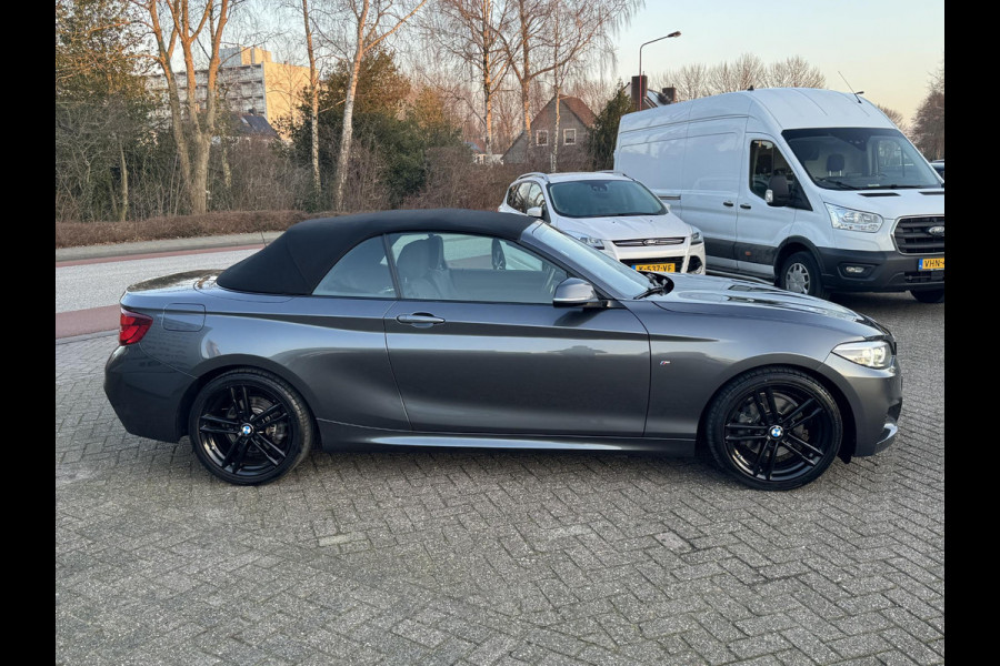 BMW 2 Serie Cabrio 220i High Executive 183pk Automaat | Stoelverwarming | Goede staat ! | Apple Carplay / Android auto | Dealer onderhouden