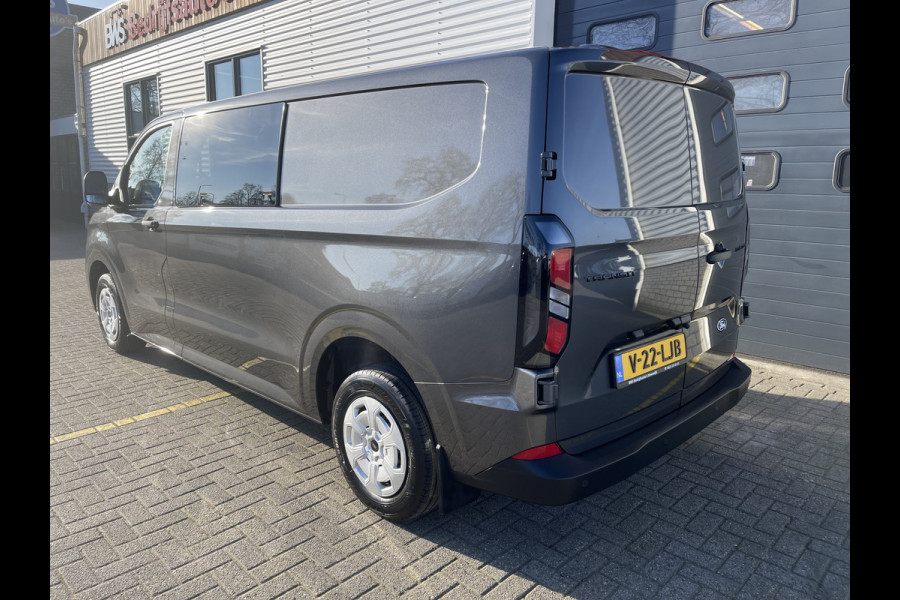 Ford Transit Custom 340 2.0 TDCI L2H1 Trend DC 6 persoons / NIEUW / bpm vrij / rijklaar € 40.950 ex btw / lease vanaf € 733 / direct leverbaar / airco / cruise / apple carplay / camera / magnetic grey metallic