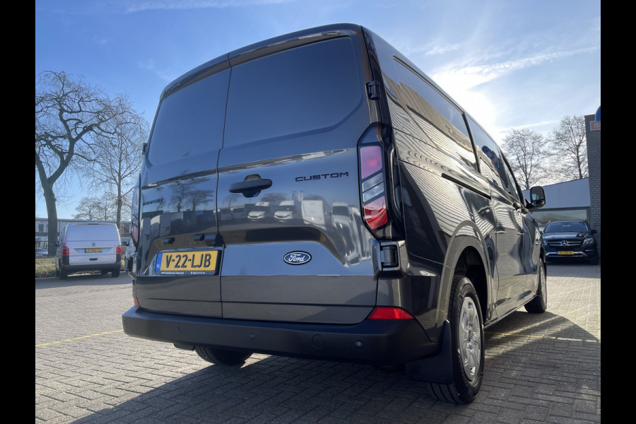 Ford Transit Custom 340 2.0 TDCI L2H1 Trend DC 6 persoons / NIEUW / bpm vrij / rijklaar € 40.950 ex btw / lease vanaf € 733 / direct leverbaar / airco / cruise / apple carplay / camera / magnetic grey metallic