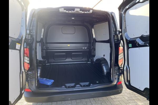 Ford Transit Custom 340 2.0 TDCI L2H1 Trend DC 6 persoons / NIEUW / bpm vrij / rijklaar € 40.950 ex btw / lease vanaf € 733 / direct leverbaar / airco / cruise / apple carplay / camera / magnetic grey metallic