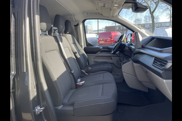 Ford Transit Custom 340 2.0 TDCI L2H1 Trend DC 6 persoons / NIEUW / bpm vrij / rijklaar € 40.950 ex btw / lease vanaf € 733 / direct leverbaar / airco / cruise / apple carplay / camera / magnetic grey metallic