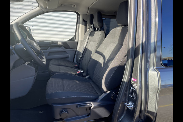 Ford Transit Custom 340 2.0 TDCI L2H1 Trend DC 6 persoons / NIEUW / bpm vrij / rijklaar € 40.950 ex btw / lease vanaf € 733 / direct leverbaar / airco / cruise / apple carplay / camera / magnetic grey metallic