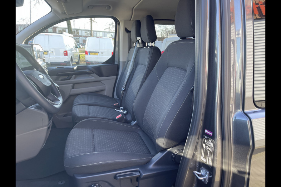 Ford Transit Custom 340 2.0 TDCI L2H1 Trend DC 6 persoons / NIEUW / bpm vrij / rijklaar € 40.950 ex btw / lease vanaf € 733 / direct leverbaar / airco / cruise / apple carplay / camera / magnetic grey metallic